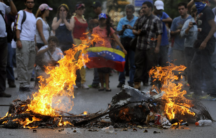 Supporters of Venezuelan opposition presidential candidate Henrique Capriles protest in Caracas on April 15, 2013 (AFP Photo / Leo Ramirez) 