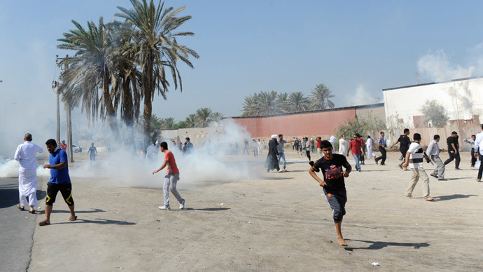 Teargas used to subdue schoolboys protesting Bahraini arrest