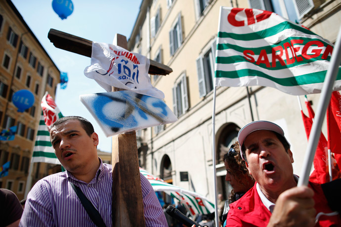 Members of Italy's main trade unions, Italian General Confederation of Labour (CGIL), Italian Confederation of Workers' Trade Unions (CISL) and Italian Labour Union (UIL), demonstrate to draw attention on the worsening conditions of the Italian workforce, in front of the Lower House of Parliament in Rome April 16, 2013 (Reutres / Tony Gentile)