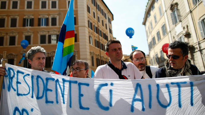 Thousands of semi-laid-off Italians slam welfare shortage