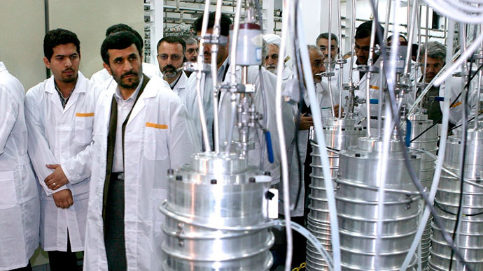 Iranian President Mahmoud Ahmadinejad (2nd L) visits the Natanz nuclear enrichment facility, 350 km (217 miles) south of Tehran.(Reuters / Presidential official website)