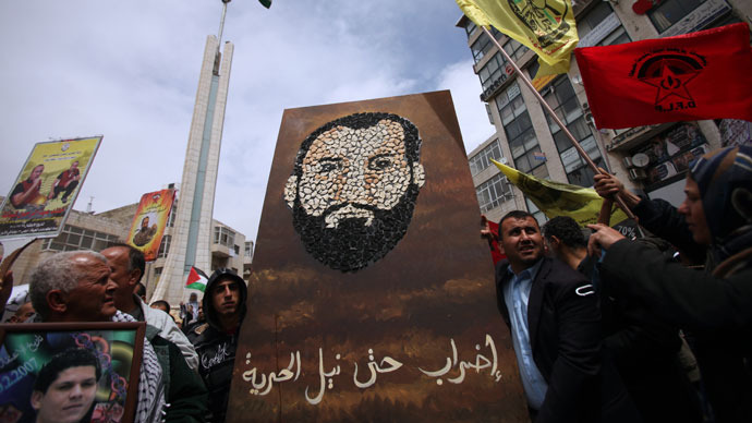 3,000 Palestinian prisoners go on hunger strike to aid Prisoners Day protest (PHOTOS)