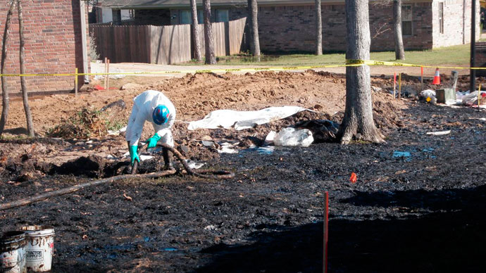 Discharged crude oil is removed by vacuum truck after an ExxonMobil pipeline rupture in the North Woods Subdivision in Mayflower, Arkansas in this April 5, 2013 photo.(Reuters / Handout)