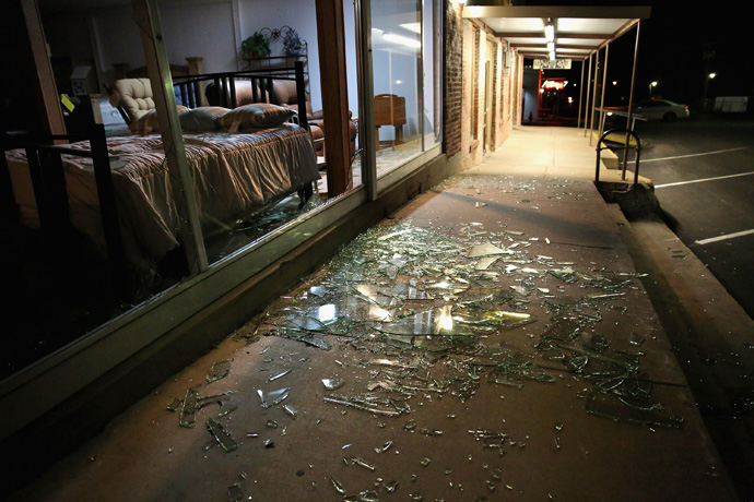 Blown out plate glass windows lay shattered on the sidewalk and street after the West Fertilizer Company exploded on April 18, 2013 in West, Texas (Chip Somodevilla / Getty Images / AFP) 