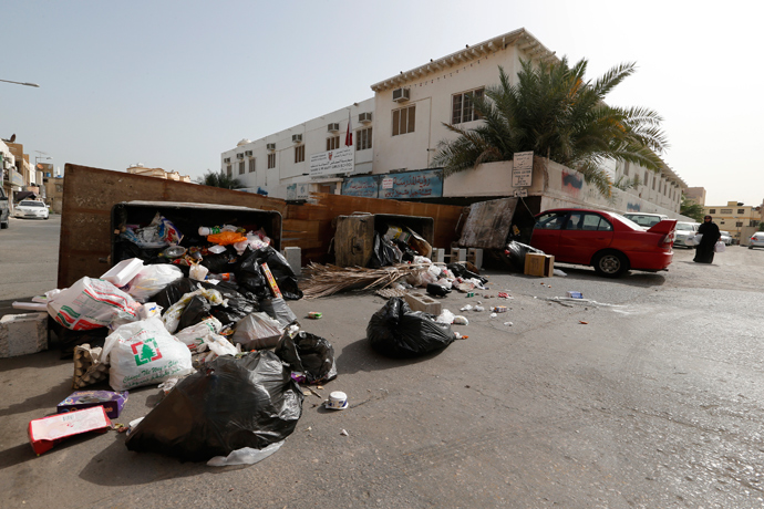 A car passes by a road block set up by anti-government protesters during early hours in the morning in the village of Jidhafs, west of Manama, April 18, 2013 (Reuters / Hamad I Mohammed)