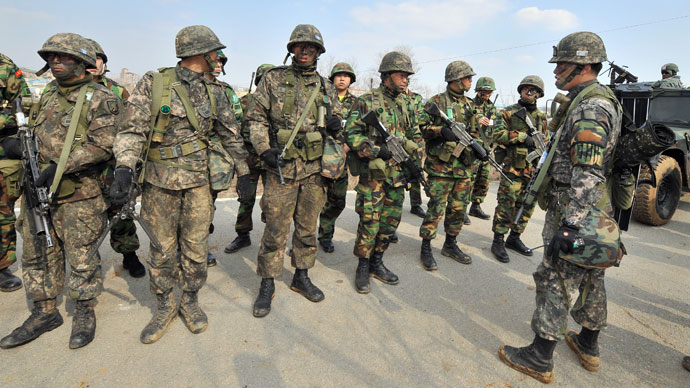 South Korean Army soldiers gather during a drill as part of annual joint exercises with the US, outside a US airbase in Pyeongtaek, south of Seoul, on March 14, 2013.(AFP Photo / Jung Yeon-Je)