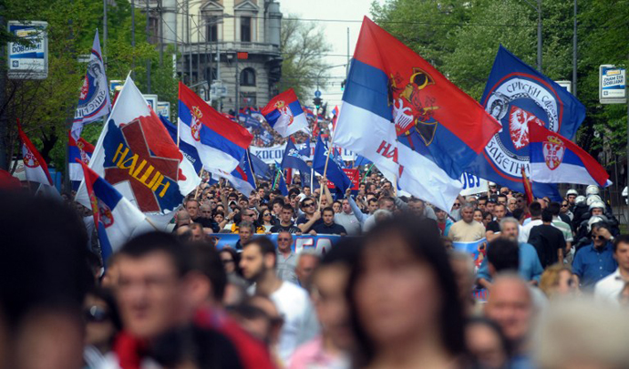 People wave flags as they a protest against an EU-sponsored deal to normalise ties between Serbia and breakaway Kosovo on April 22, 2013 in Belgrade. (AFP Photo / Alexa Stankovic) 