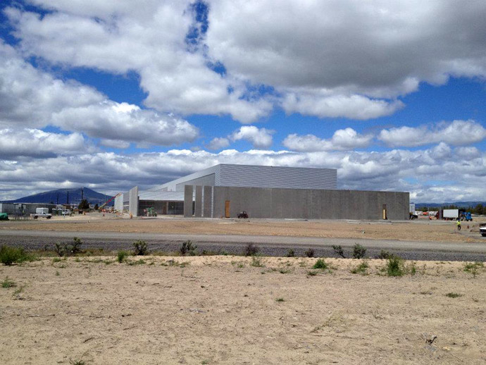 Prineville Data Center (Photo from facebook.com/prinevilleDataCenter)