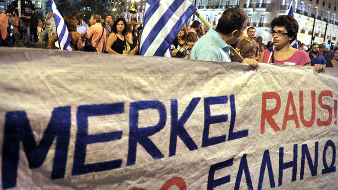 Protesters hold a banner reading 'Merkel raus' (Merkel out !) during a anti-austerity demonstration in front of the Greek parliament in Athens on October 8, 2012.(AFP Photo / Louisa Gouliamaki)