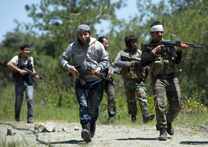 Rebel fighters from the al-Ezz bin Abdul Salam Brigade attend a training session at an undisclosed location near the al-Turkman mountains, in Syria's northern Latakia province, on April 24, 2013. (AFP Photo/Miguel Medina)