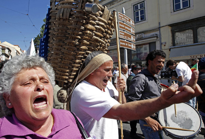 Farmers shout slogans as they march to the Parliament in Lisbon April 17, 2013. (Reuters)