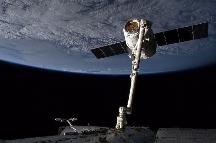 SpaceX capsule Dragon attached to the Canada Arm at the the International Space Staion(ISS) on March 3, 2013 (AFP Photo / NASA)