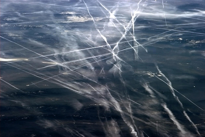 This NASA handout image captured by Canadian astronaut Chris Hadfield on board the International Space Staion(ISS) on April 6, 2013, shows contrails from jet traffic over San Francisco (AFP Photo / NASA)