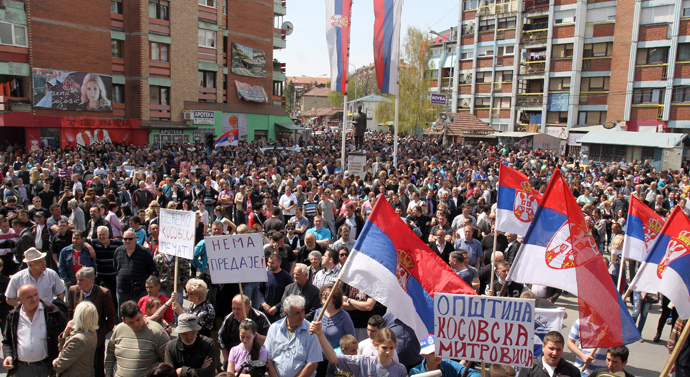 Kosovo Serbs wave flags during a protest against the accord on the normalisation of relations between Serbia and Kosovo, in the ethnically divided town of Mitrovica on April 22, 2013 (AFP Photo / Sasa Djordjevic)