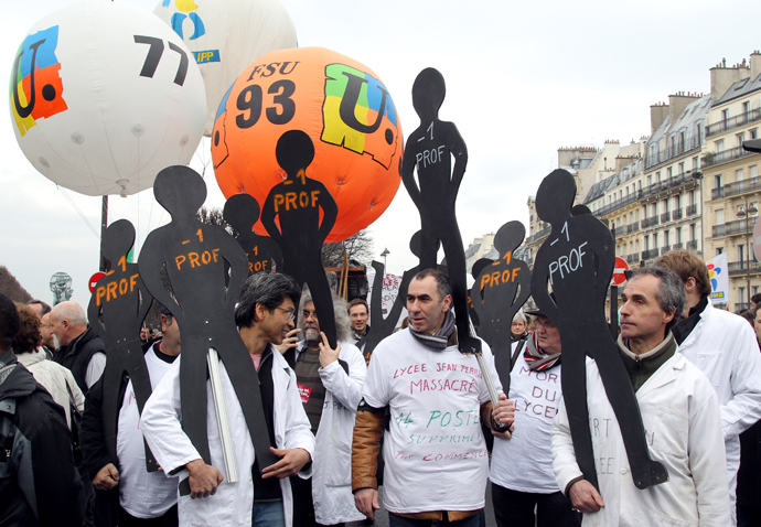 People demonstrate on February 10, 2011 in Paris, as part of a national day of protest against French government's reform plans on Education and the 16.000 job cuts (AFP Photo)