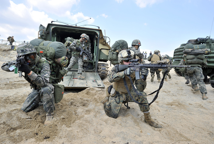 South Korean and US Marine soldiers exit an amphibious assault vehicle on the seashore during a joint landing operation by US and South Korean Marines in Pohang, 270 kms southeast of Seoul, on April 26, 2013 (AFP Photo)