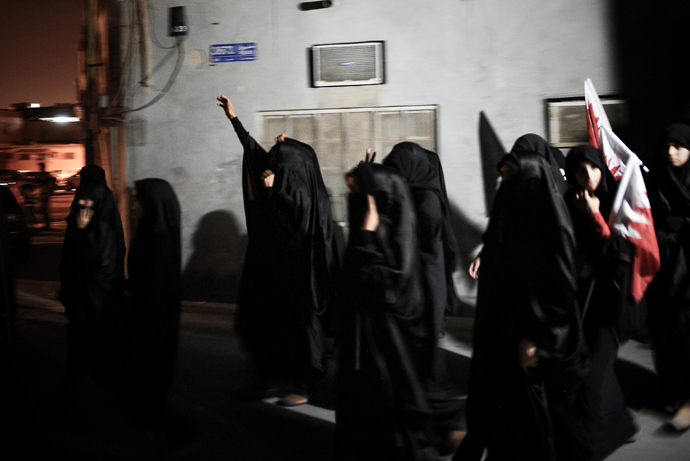 Bahraini women shout slogans during an anti-government protest in the village of Diraz, west of Manama, late on April 27, 2013 (AFP Photo / Mohammed Al-Shaikh)