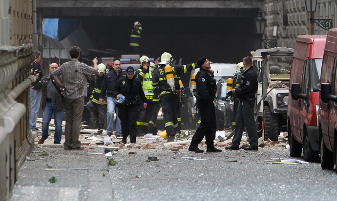 Firefighters and police officers search an area after an explosion in Prague April 29, 2013. (Reuters/David W Cerny)