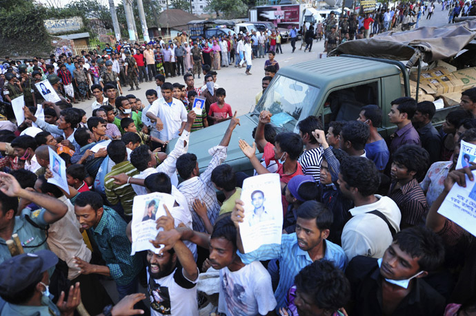 Relatives of missing garment workers stop an army jeep during a protest to demand capital punishment for those responsible for the collapse of the Rana Plaza building in Savar, outside Dhaka April 29, 2013. (Reuters/Khurshed Rinku)