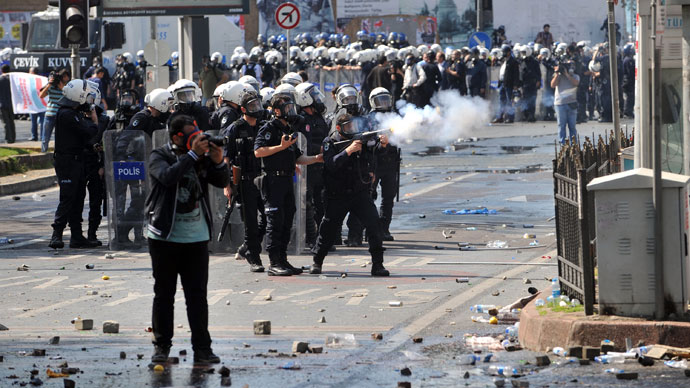 Riot police fire tear gas during clashes at a May Day demonstration on May 1, 2013, in Istanbul.(AFP Photo / Ozan Kose) 