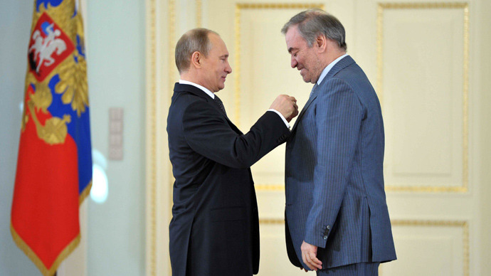 Putin hands out revived Soviet-era Labor awards
