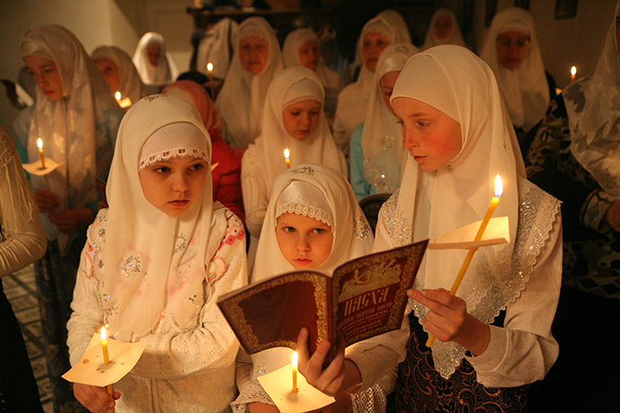 Members of the Svyato-Anfimovskaya Orthodox community in the village of Poteryayevka in Altai Territory attend the festive Easter church service, 2012. (RIA Novosti / Alexandr Kryazhev)