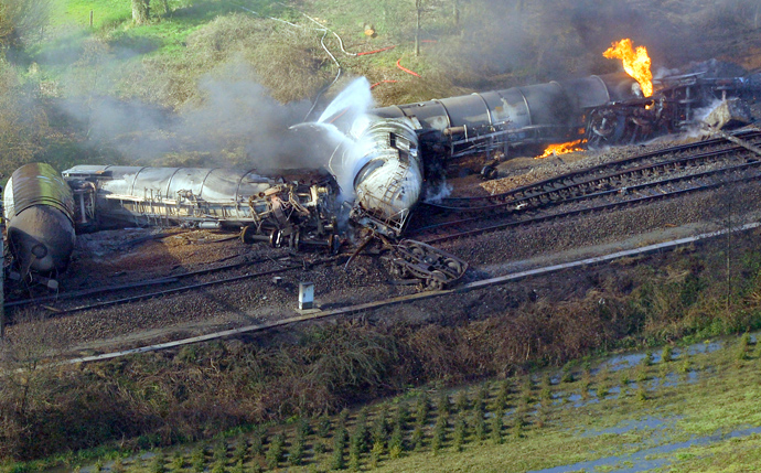 Aerial picture taken on May 4, 2013 of an exploded freight train on a track near Schellebelle, 20 kms east of Gent on May 4, 2013 (AFP Photo / Belga / Benoit Doppagne)