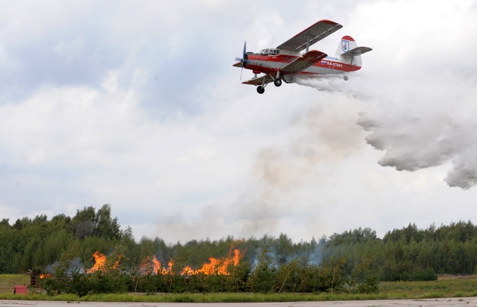 AN 2 aircraft extinguishes fire during "Forest Shield" demo drill. (RIA Novosti)