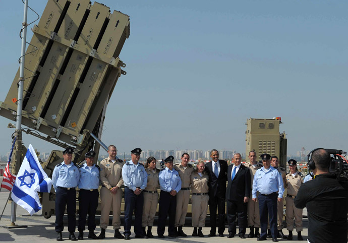 US President Barack Obama and Israeli Prime Minister Benjamin Netanyahu pose with military personnel next to a battery of Iron Dome, a short-range missile defence system, on March 20, 2013 at Ben Gurion International Airport near Tel Aviv. (AFP Photo)