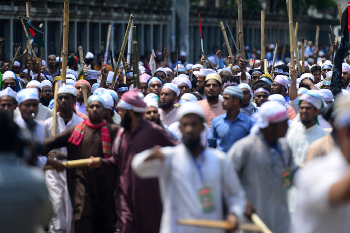Islamists march in the street in Dhaka during a protest in Dhaka on May 5, 2013. (AFP Photo/Munir uz Zaman)