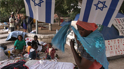 30,000 African migrants take to Tel-Aviv streets protesting detention policy