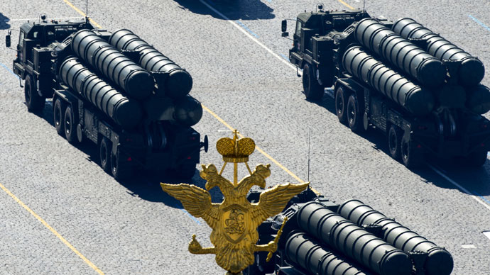 S-400 anti-aircraft missile launchers drive on Red Square during a general rehearsal of the Victory Parade.(RIA Novosti / Alexander Vilf)