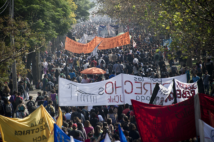 Students march during a protest to demand Chilean President Sebastian Pinera's government to improve the public education quality, in Santiago, on May 8, 2013. (AFP Photo / Martin Bernetti)
