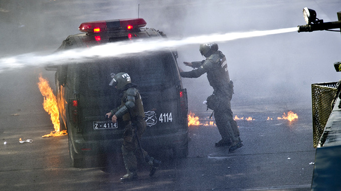 Chilean students clash with police in protest for free education