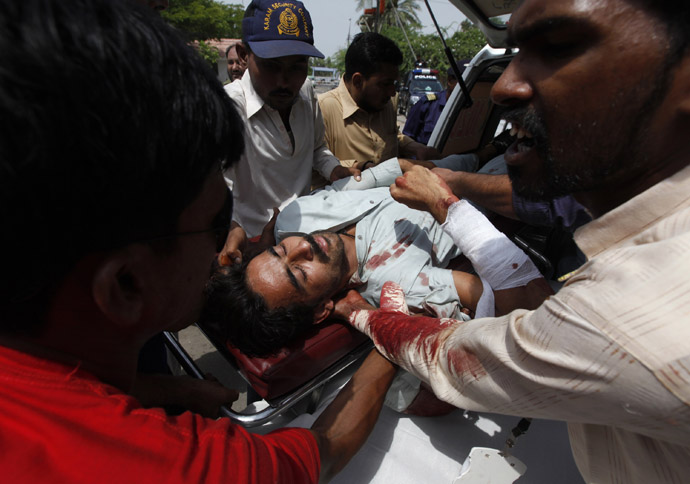 Hospital staff and rescue workers move a man injured by a bomb blast during an election, at Jinnah hospital in Karachi May 11, 2013. (Reuters)
