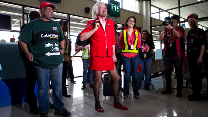British billionaire Richard Branson (2nd L) poses for pictures along with AirAsia group chief Tony Fernandes ( L) at the Low Cost Carrier Terminal (LCCT) in Sepang, outside Kuala Lumpur on May 12, 2013.(AFP Photo / Mohd Rasfan)