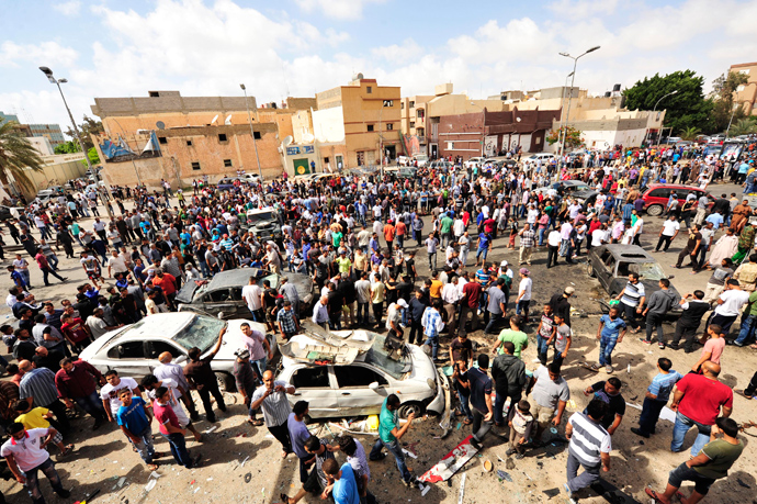 People gather at the scene of a car bomb explosion outside a hospital in Benghazi May 13, 2013 (Reuters / Esam Al-Fetori)