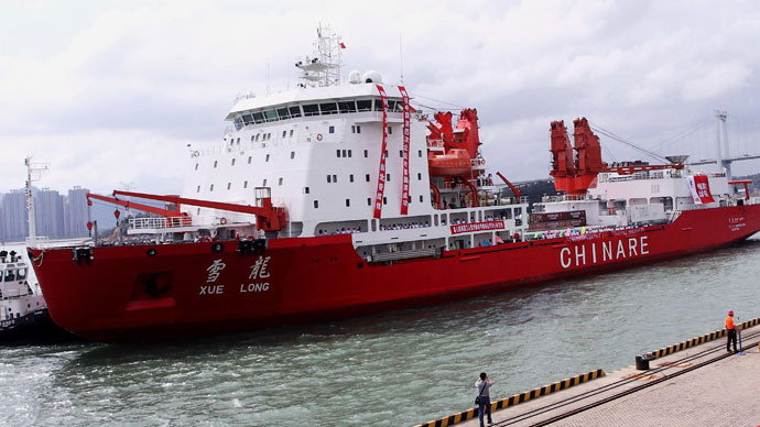 The Chinese research vessel and ice-breaker Xuelong which will depart for the Arctic, arrives in Xiamen, south China's Fujian province on June 27, 2010 (AFP Photo / China Out)