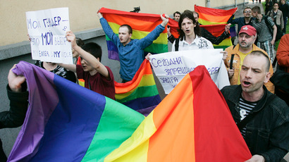 Russian senators give green light to 'gay propaganda' ban