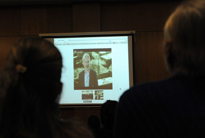 Students of the Psychology Faculty in Montevideo attend a teleconference with WikiLeaks founder, Australian Julian Assange, who is presently a refugee at the Ecuadorean embassy in london, on May 15, 2013 in Montevideo. (AFP Photo / Miguel Rojo)