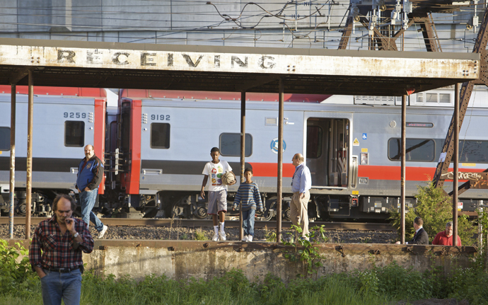 Onlookers gather at the scene of a collision of two commuter trains in Bridgeport, Connecticut May 17, 2013. (Reuters / Michelle McLoughlin)