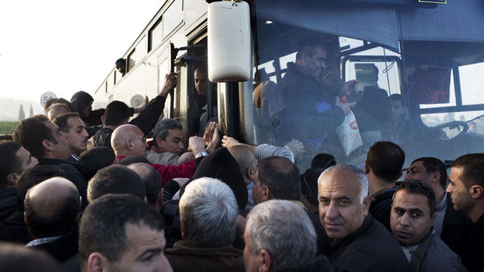 Palestinians board a bus as a new line is made available by Israel to take Palestinian labourers from the Israeli army crossing Eyal, near the West Bank town of Qalqilya, into the Israeli city Tel Aviv.(AFP Photo / Menahem Kahana)