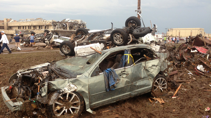 Overturned cars are seen from destruction from a huge tornado near Oklahoma City, Oklahoma May 20, 2013 (Reuters / Richard Rowe)