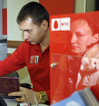 MTS mobile operator sales outlet. (RIA Novosti / Syisoev)