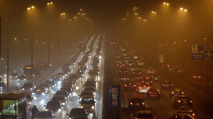 Vehicles drive on the Third Ring Road on a very hazy winter day in Beijing January 12, 2013 (Reuters / Jason Lee)