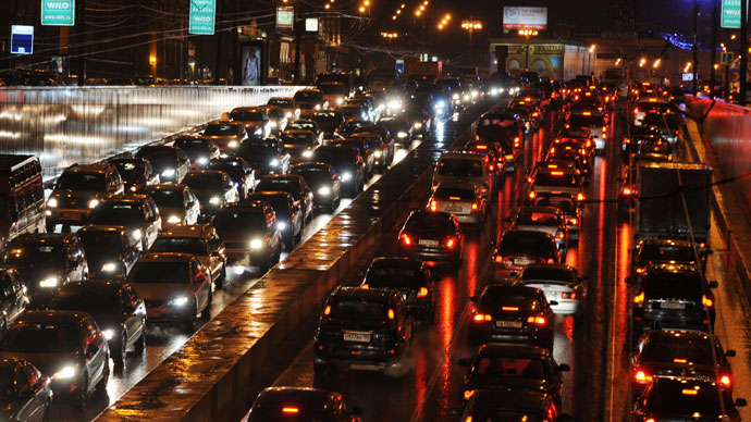 A traffic jam on the Garden Ring near Smolenskaya Square.(RIA Novosti / Konstantin Chalabov)