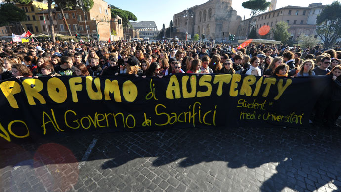 Students and protesters march in front of the Colosseum during a demonstration to protest against the cuts in the education budget and against the austerity measures in Europe on November 17, 2011 in Rome.(AFP Photo / Andreas Solaro)