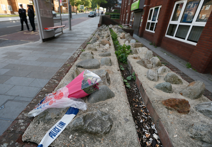 Flowers lie near a crime scene where one man was killed in Woolwich, southeast London May 22, 2013 (Reuters / Stefan Wermuth)