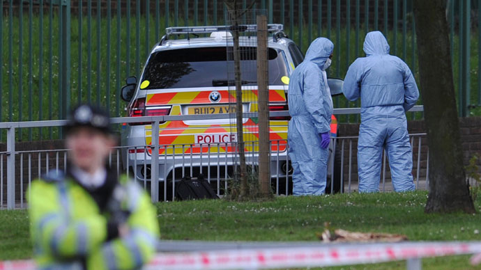 Police forensics officers search a cordoned off area in Woolwich, east London, on May 22, 2013.(AFP Photo / Carl Court)