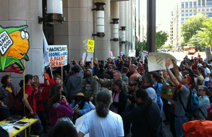 The March Against Monsanto, Washington DC. (Image from twitter user@johnzangas)